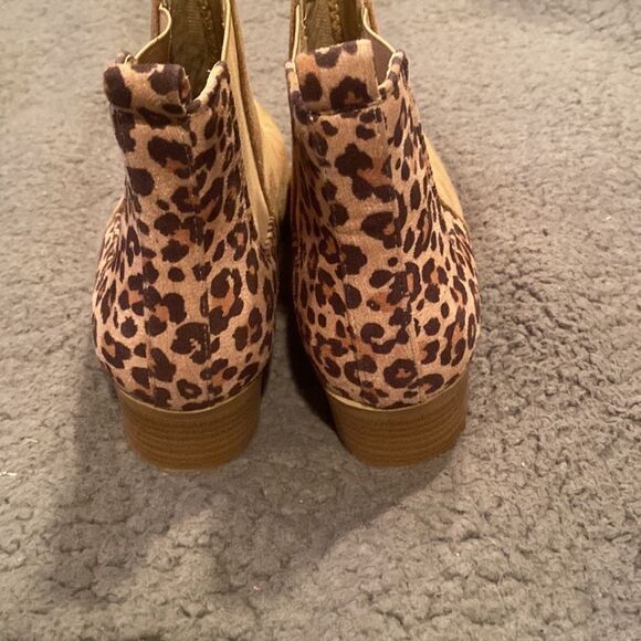 Soda Leopard Print Bootie Size 6 - Picture 6 of 10